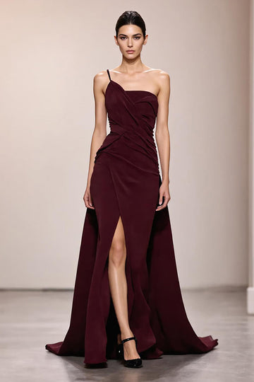 Robe de soirée longue sirène en satin bordeaux avec fente